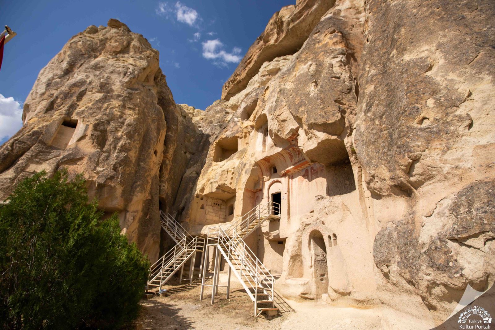 Çavuşin Kaya Kiliseleri ve Manastır Kompleksi: Erken Hristiyanlığın Taştaki İzi